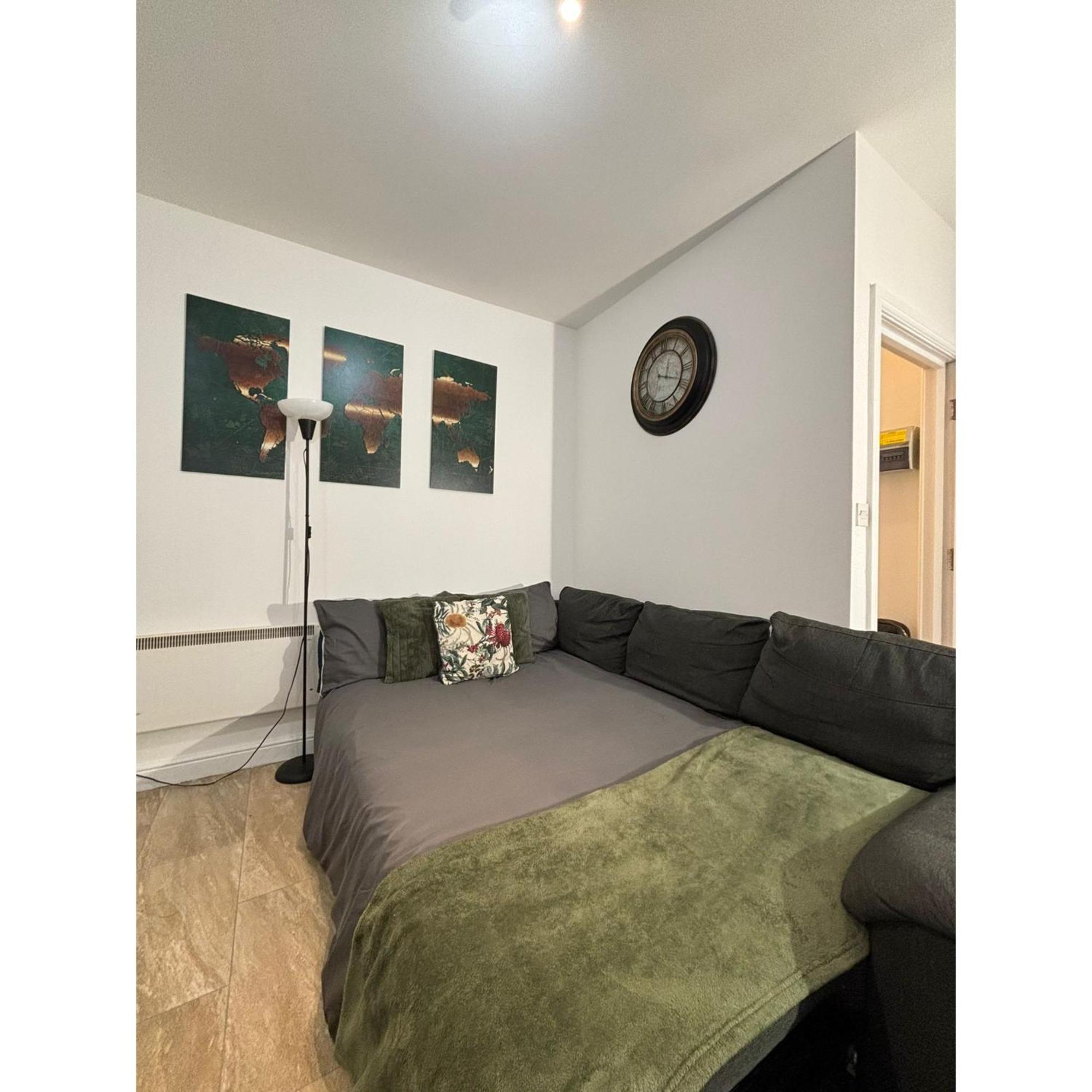 Enjoy A Spacious Lounge With A Cozy Sofa Bed And A Private Ensuite Bedroom وينزبيري المظهر الخارجي الصورة